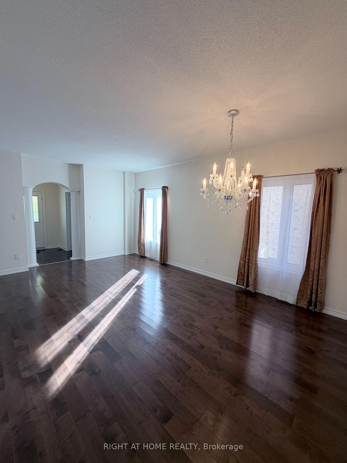 Photo 6 of 14 Maybole Road, Markham, Greensborough — HOMEH