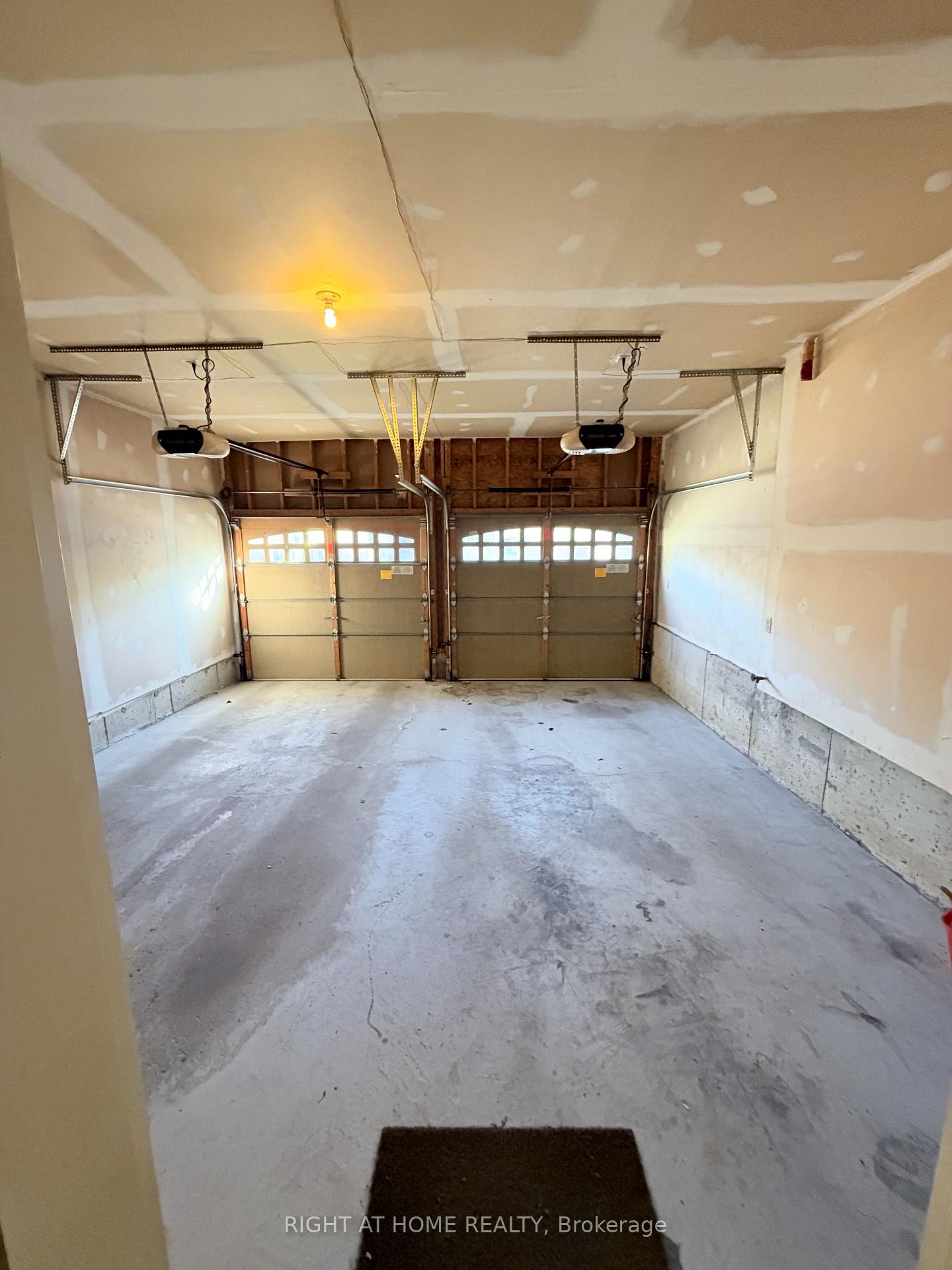 Photo 12 of 14 Maybole Road, Markham, Greensborough — HOMEH