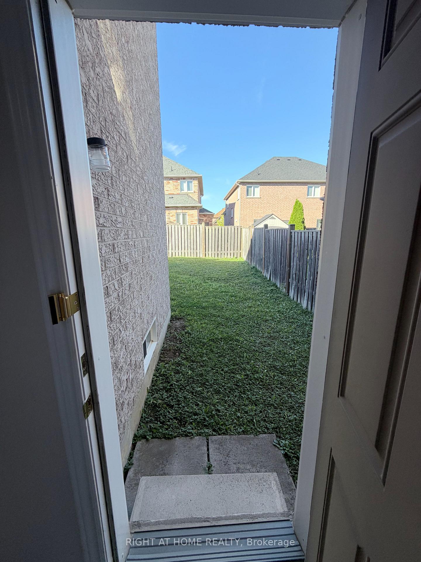 Photo 13 of 14 Maybole Road, Markham, Greensborough — HOMEH