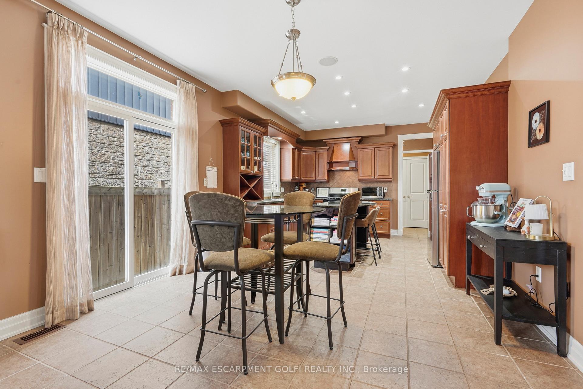 Photo 10 of 4530 Frances Crescent, Lincoln, Beamsville — HOMEH