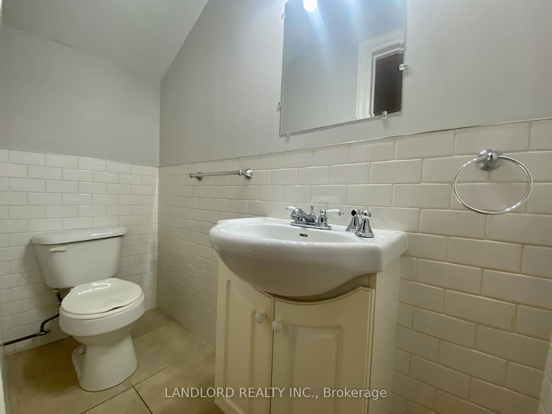 Photo 18 of Unit E, 341 St Clair Avenue, Toronto, Casa Loma — HOMEH