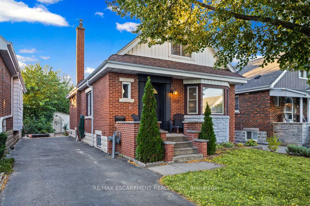 Photo of 202 Huxley Avenue S