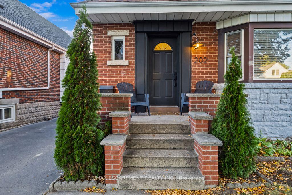 Photo 6 of 202 Huxley Avenue S, Hamilton, Delta — HOMEH