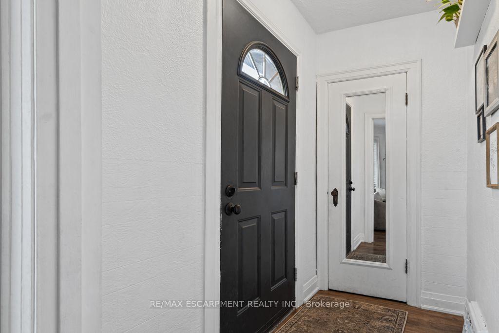 Photo 7 of 202 Huxley Avenue S, Hamilton, Delta — HOMEH