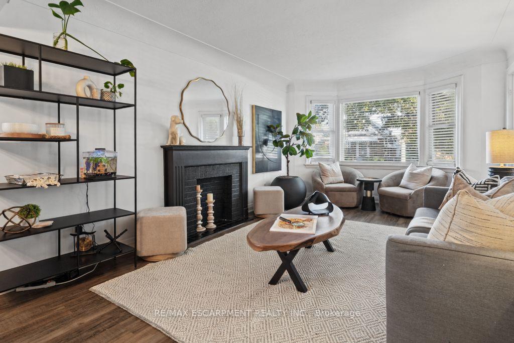 Photo 11 of 202 Huxley Avenue S, Hamilton, Delta — HOMEH