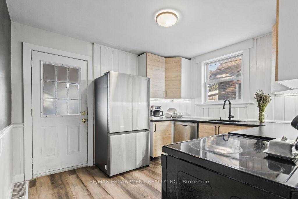 Photo 18 of 202 Huxley Avenue S, Hamilton, Delta — HOMEH