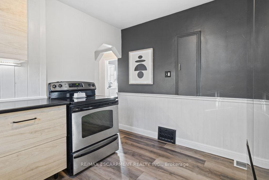 Photo 19 of 202 Huxley Avenue S, Hamilton, Delta — HOMEH