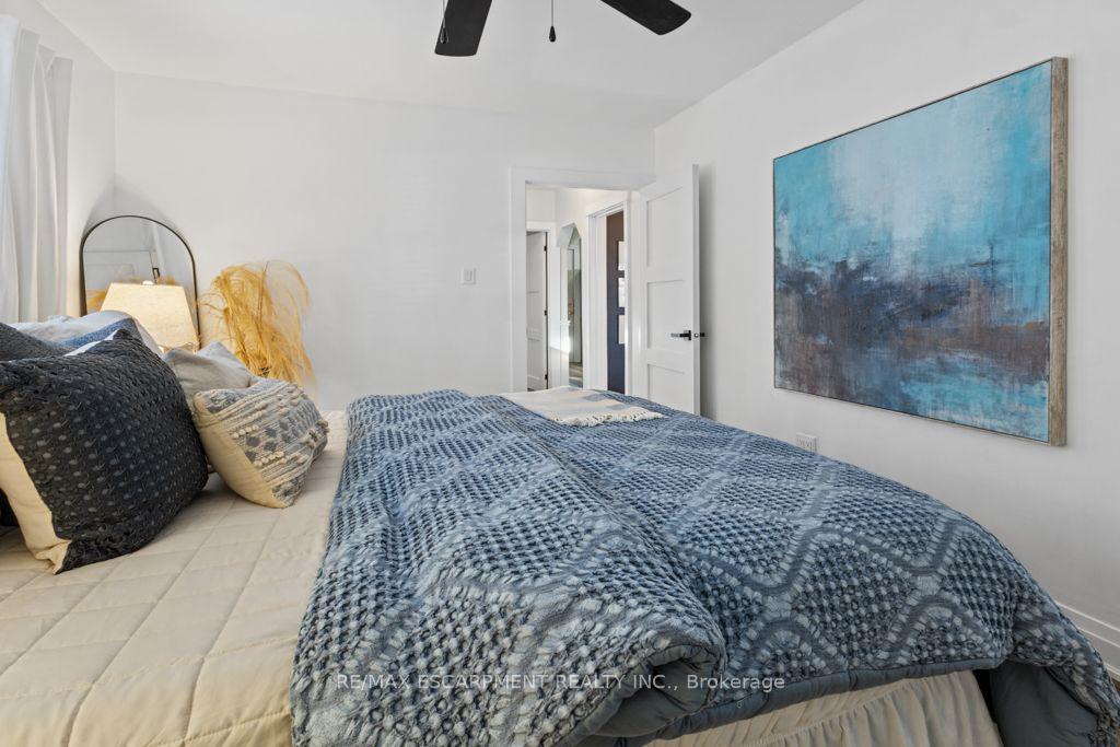 Photo 21 of 202 Huxley Avenue S, Hamilton, Delta — HOMEH