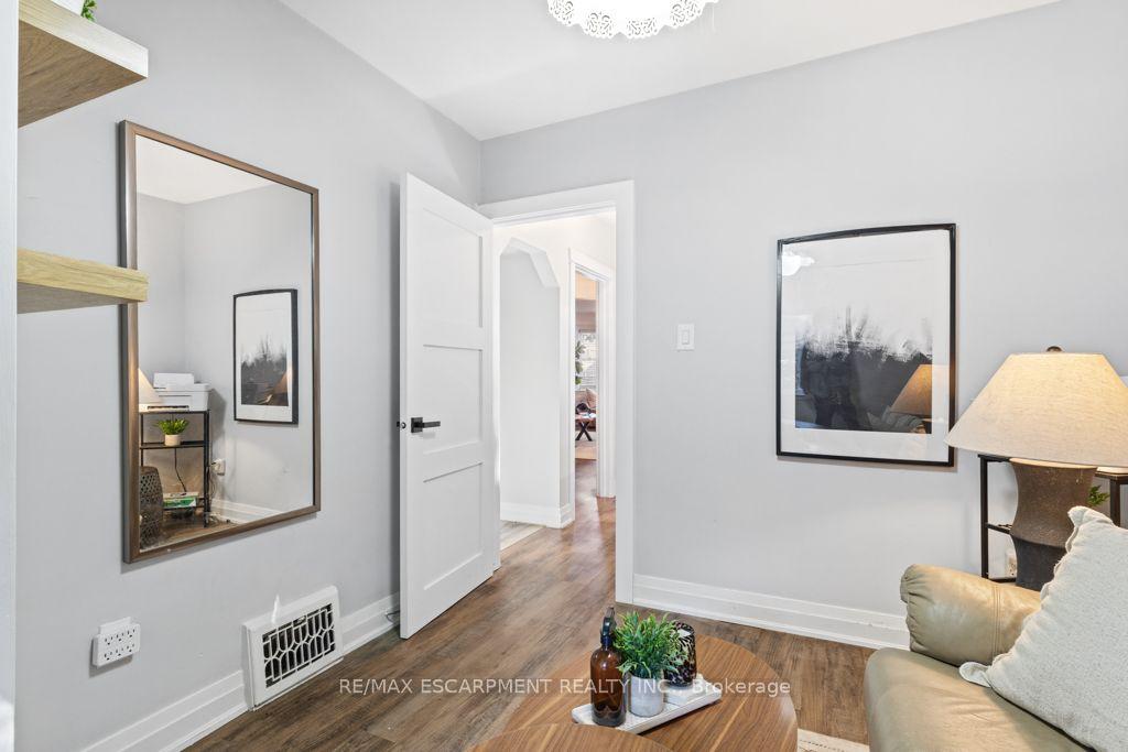 Photo 23 of 202 Huxley Avenue S, Hamilton, Delta — HOMEH