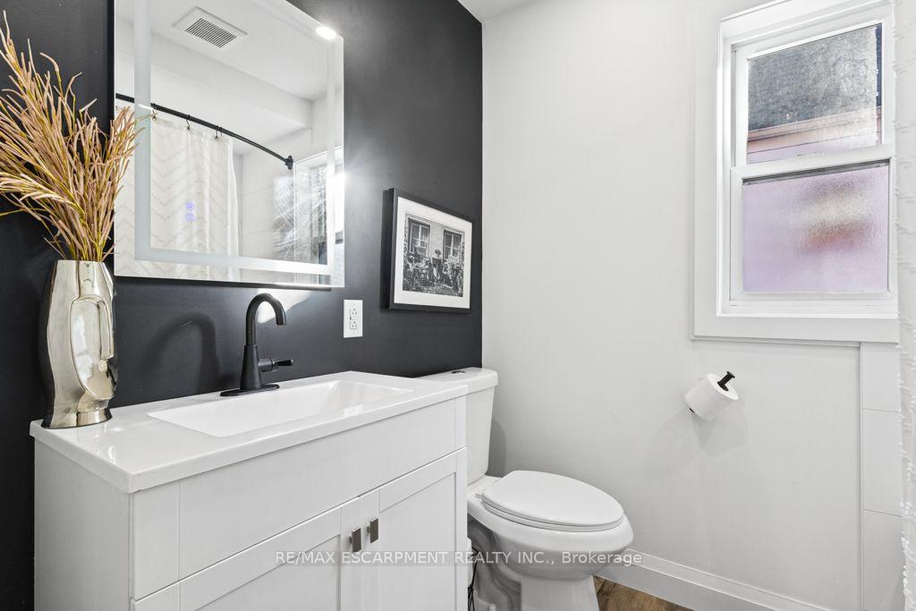 Photo 24 of 202 Huxley Avenue S, Hamilton, Delta — HOMEH