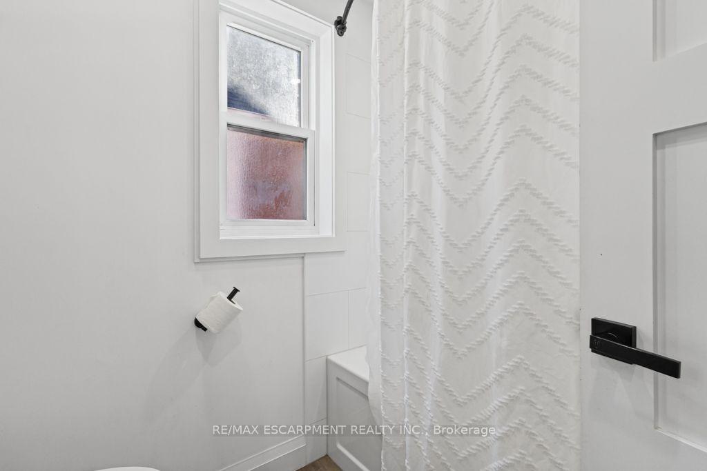 Photo 25 of 202 Huxley Avenue S, Hamilton, Delta — HOMEH