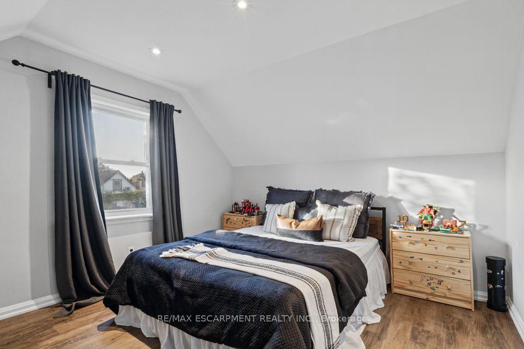 Photo 34 of 202 Huxley Avenue S, Hamilton, Delta — HOMEH