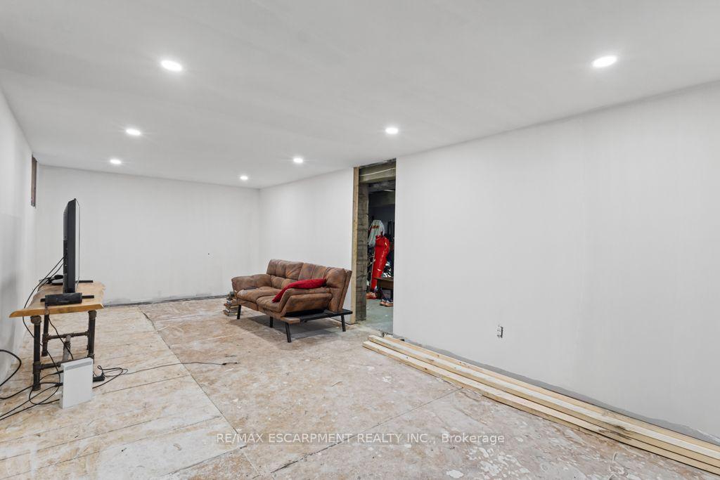 Photo 40 of 202 Huxley Avenue S, Hamilton, Delta — HOMEH