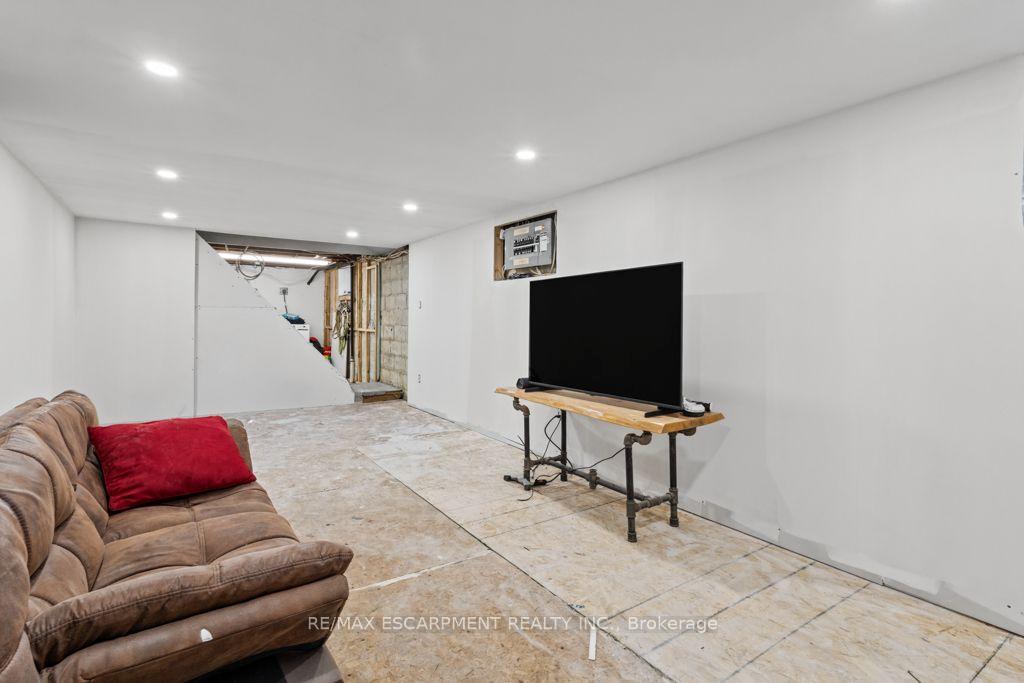 Photo 41 of 202 Huxley Avenue S, Hamilton, Delta — HOMEH