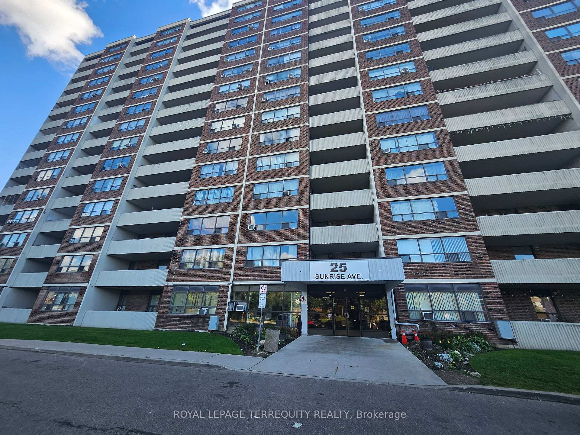 Front of Unit 311, 25 Sunrise Avenue
