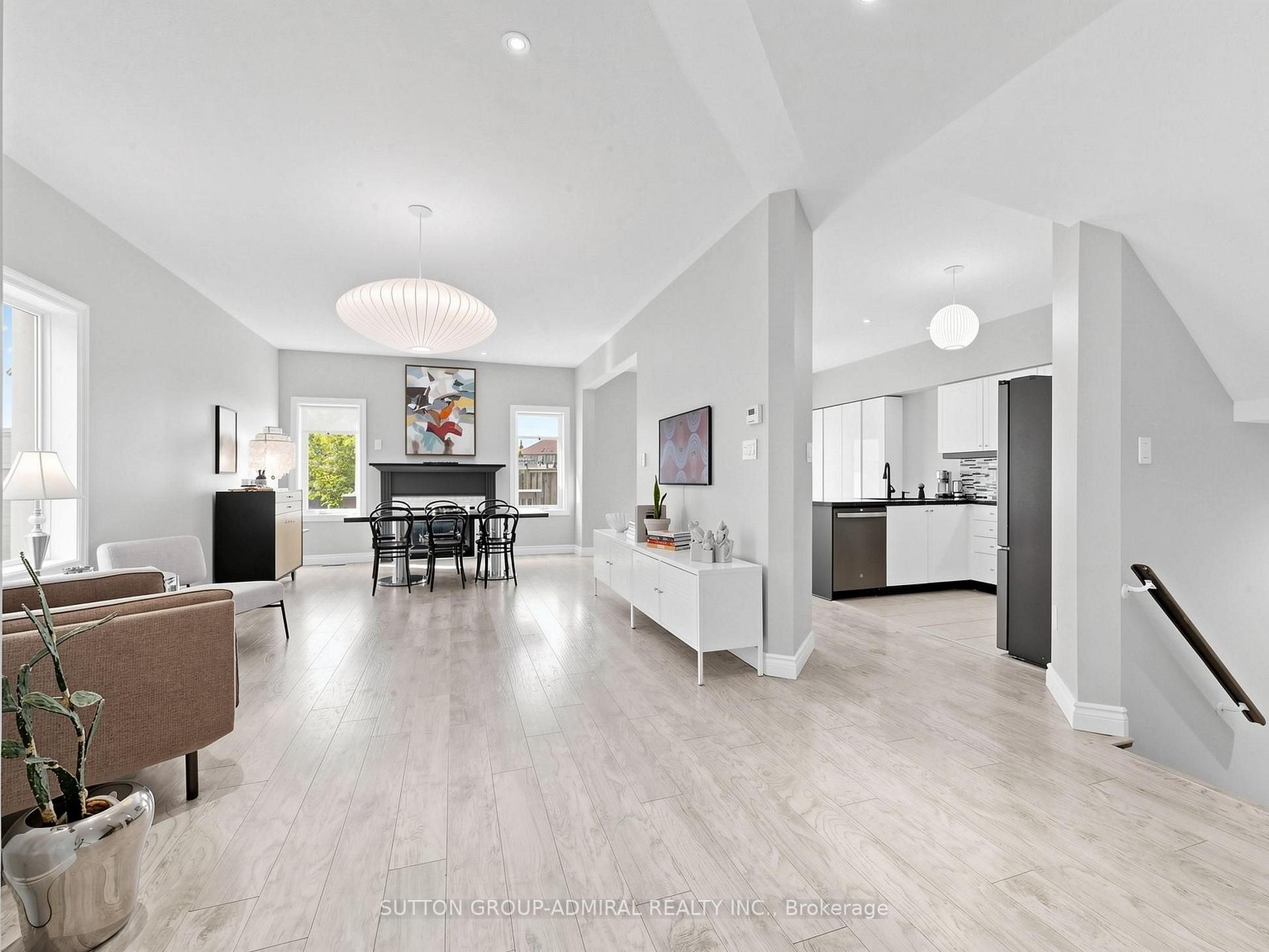 Photo 4 of 10 Silver Oaks Boulevard, Vaughan, Sonoma Heights — HOMEH