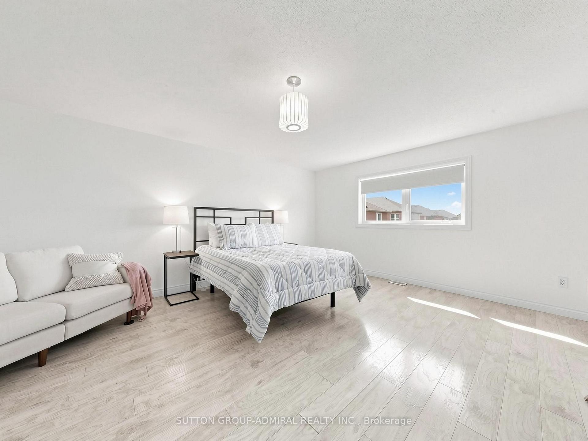Photo 13 of 10 Silver Oaks Boulevard, Vaughan, Sonoma Heights — HOMEH