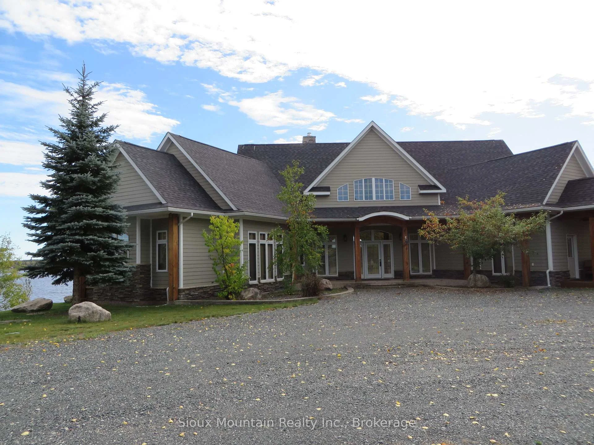 Photo 2 of 78 Lakeshore Drive, Sioux Lookout — HOMEH