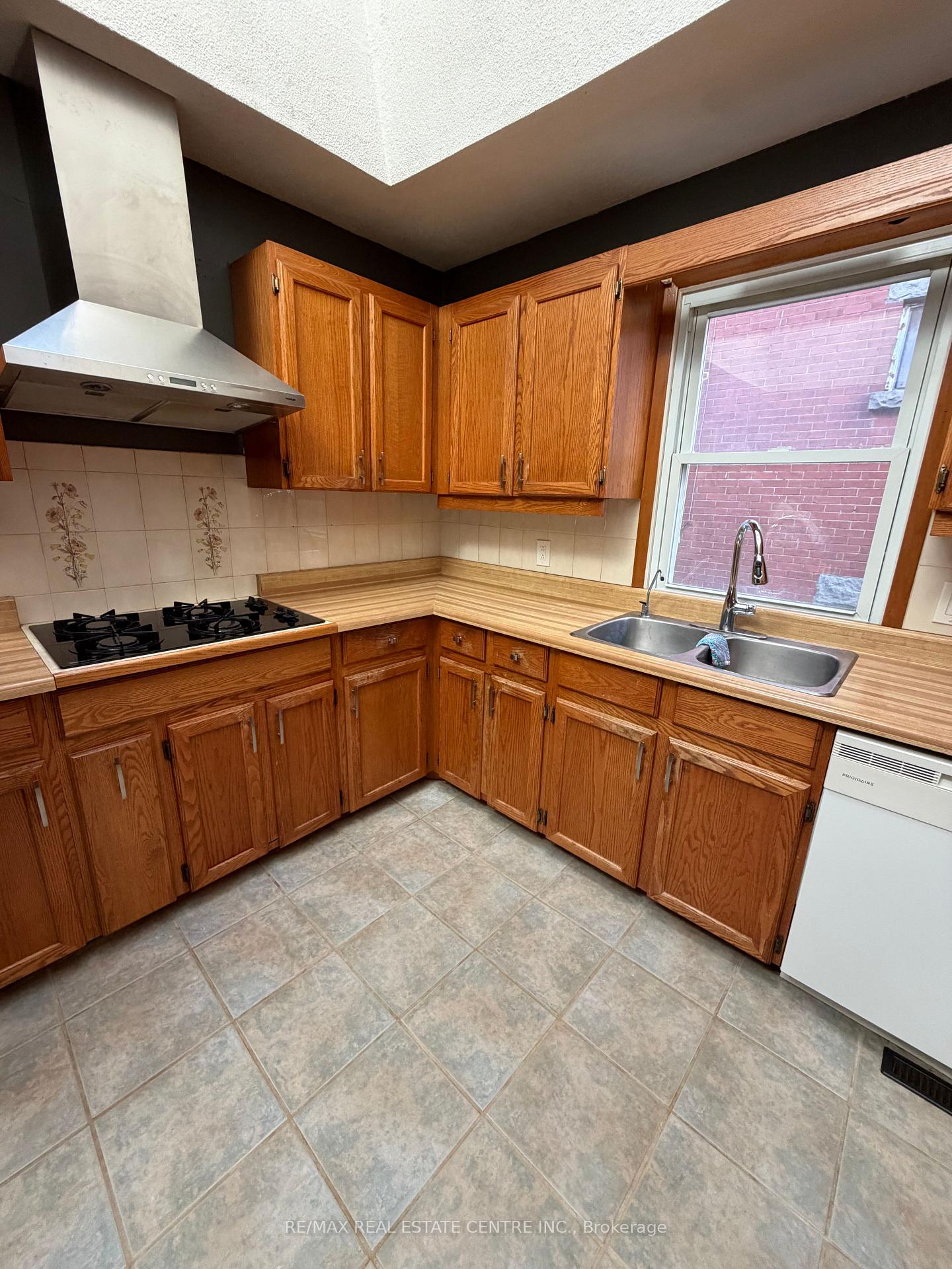 Photo 5 of 43a First Street E, Orangeville — HOMEH