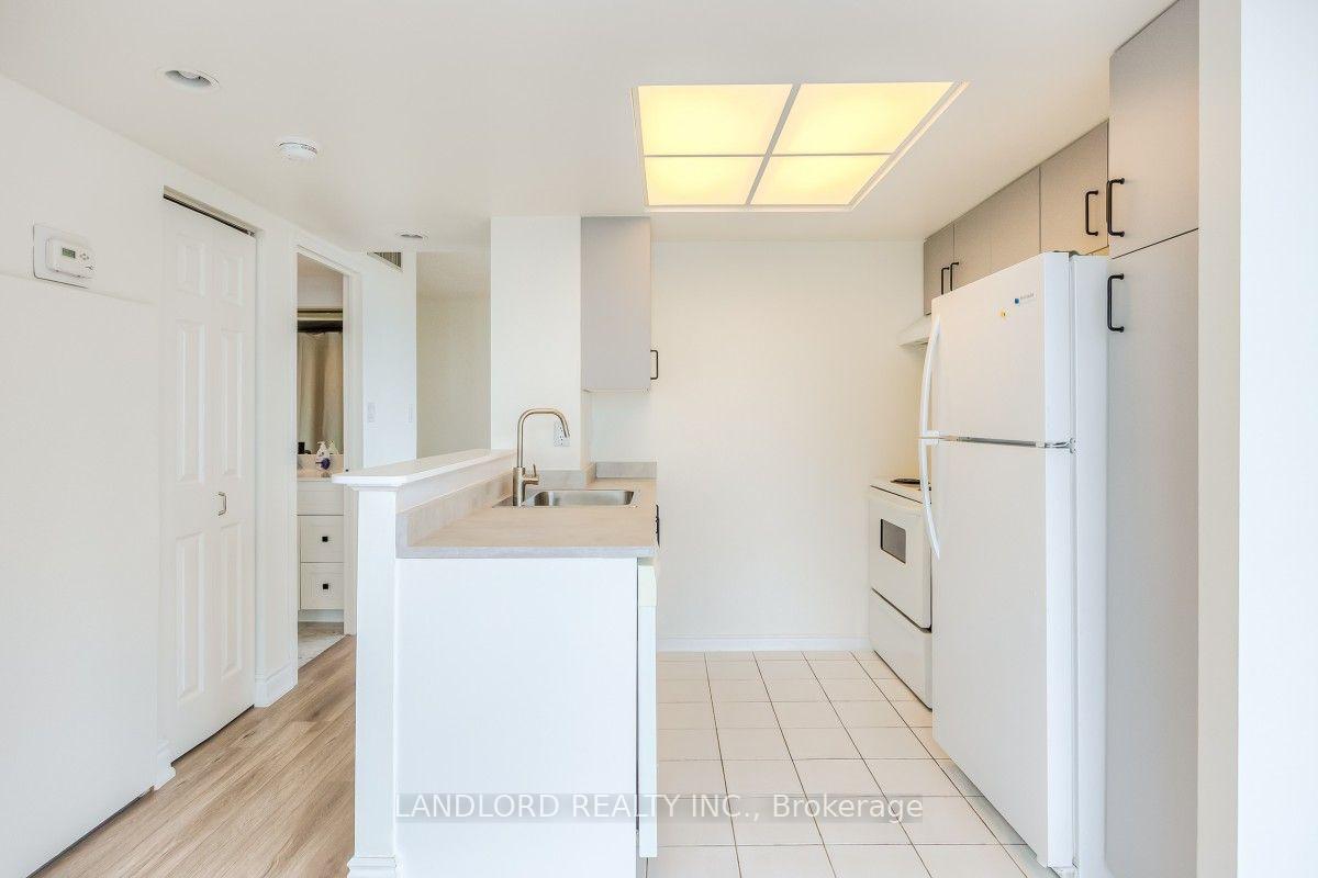 Photo 5 of Unit 2504, 5 Concorde Place, North York, Banbury-Don Mills — HOMEH