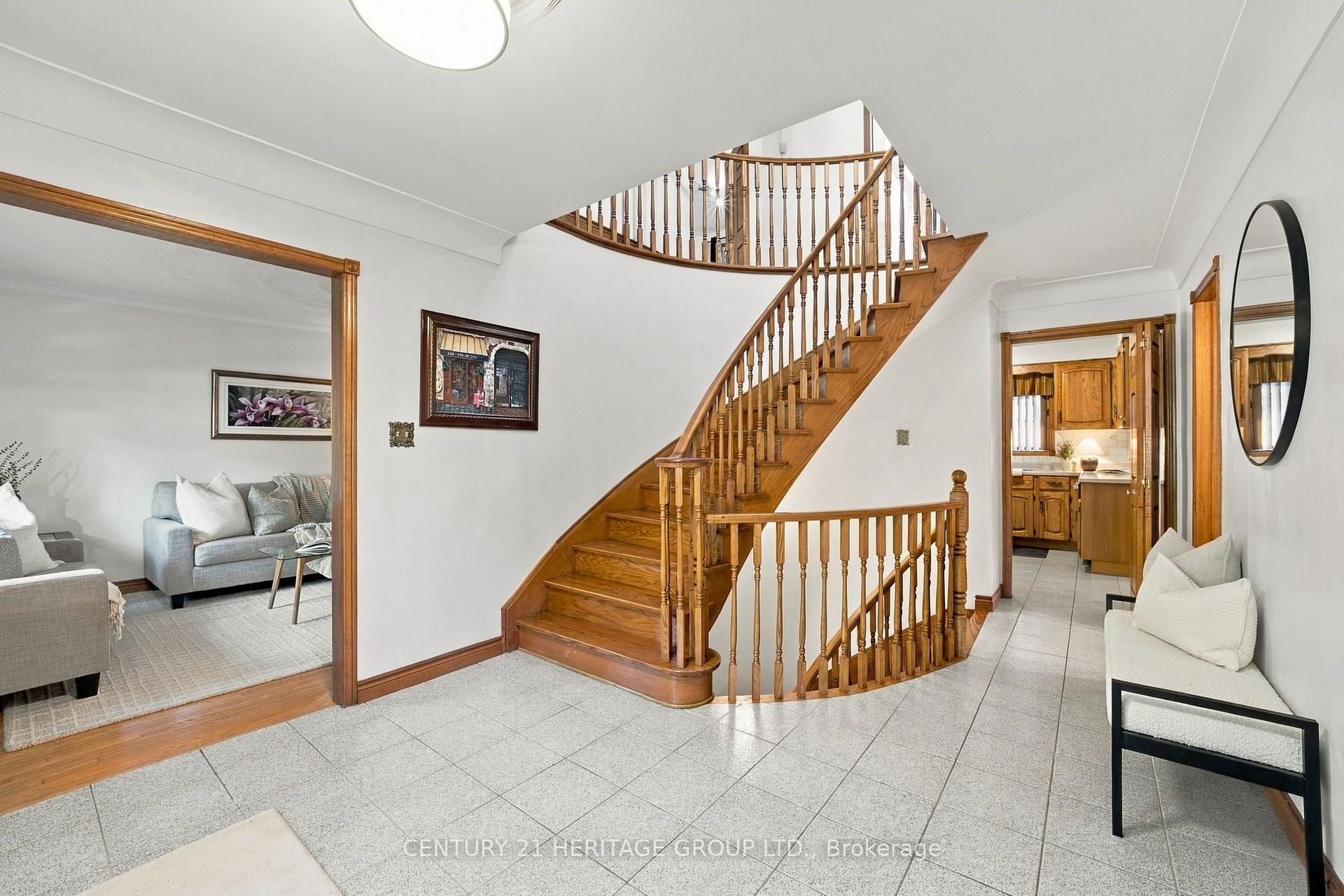 Photo 5 of 144 Lovers Lane, Hamilton, Ancaster — HOMEH