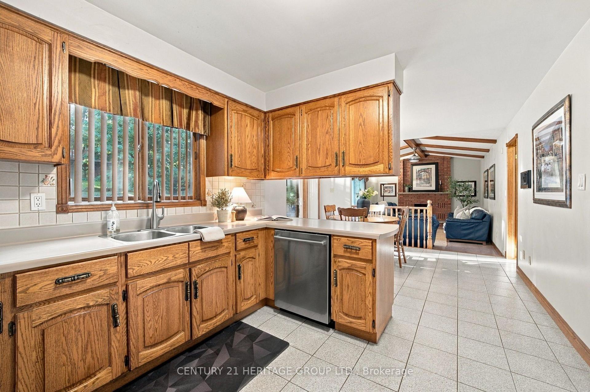 Photo 14 of 144 Lovers Lane, Hamilton, Ancaster — HOMEH