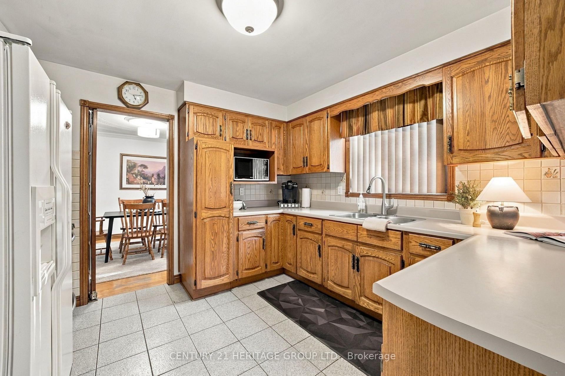 Photo 15 of 144 Lovers Lane, Hamilton, Ancaster — HOMEH