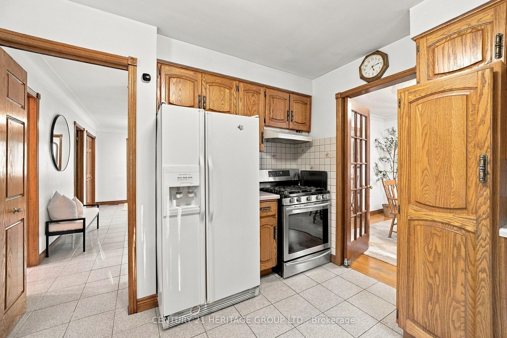 Photo 16 of 144 Lovers Lane, Hamilton, Ancaster — HOMEH