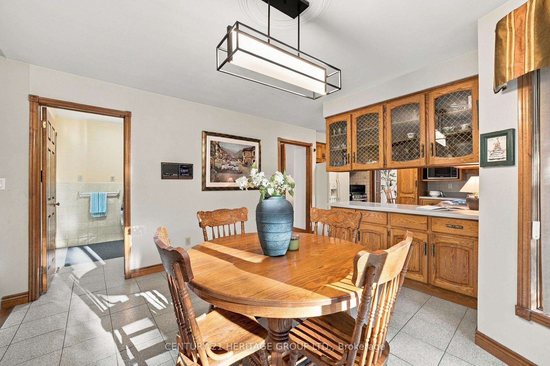 Photo 18 of 144 Lovers Lane, Hamilton, Ancaster — HOMEH