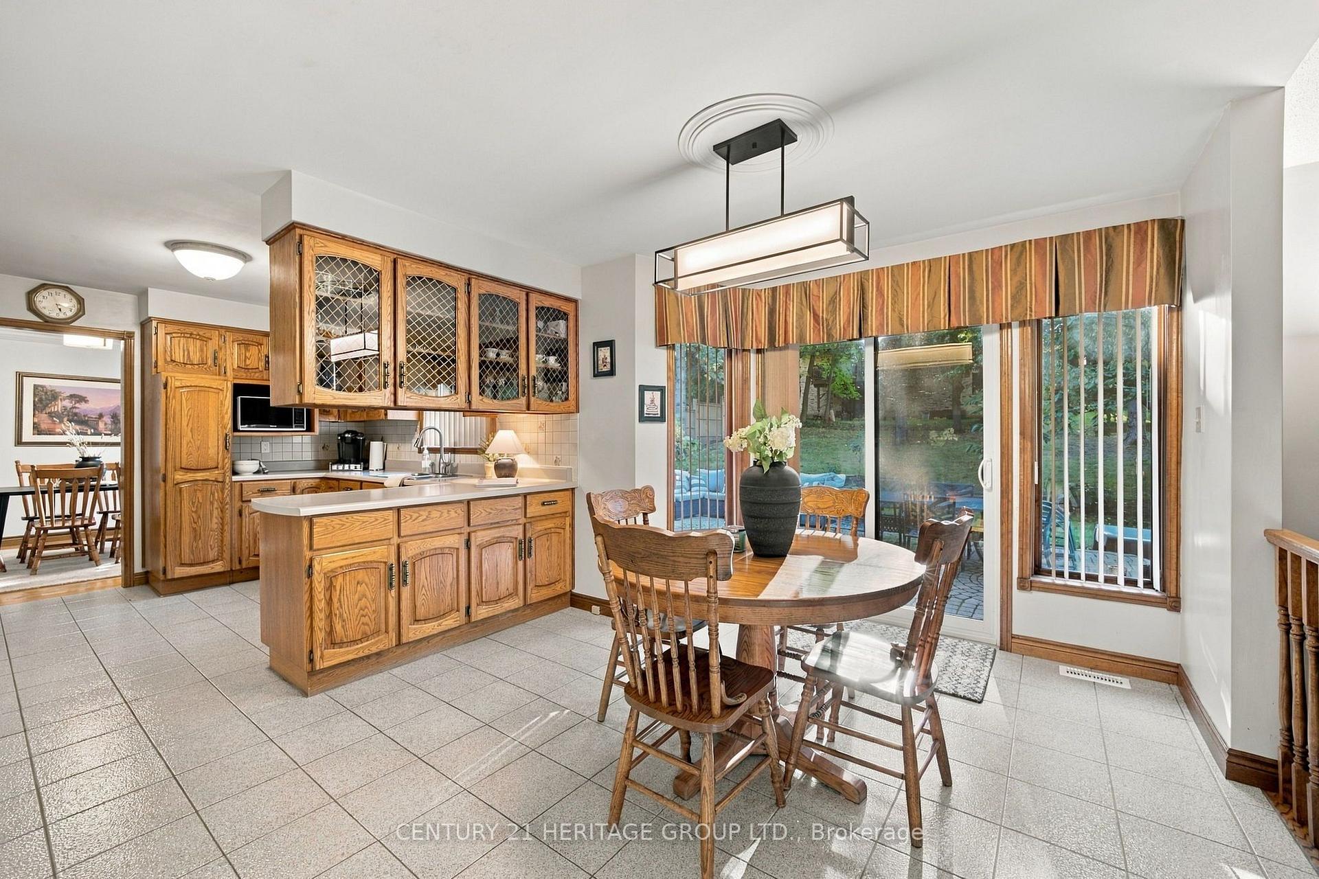Photo 19 of 144 Lovers Lane, Hamilton, Ancaster — HOMEH