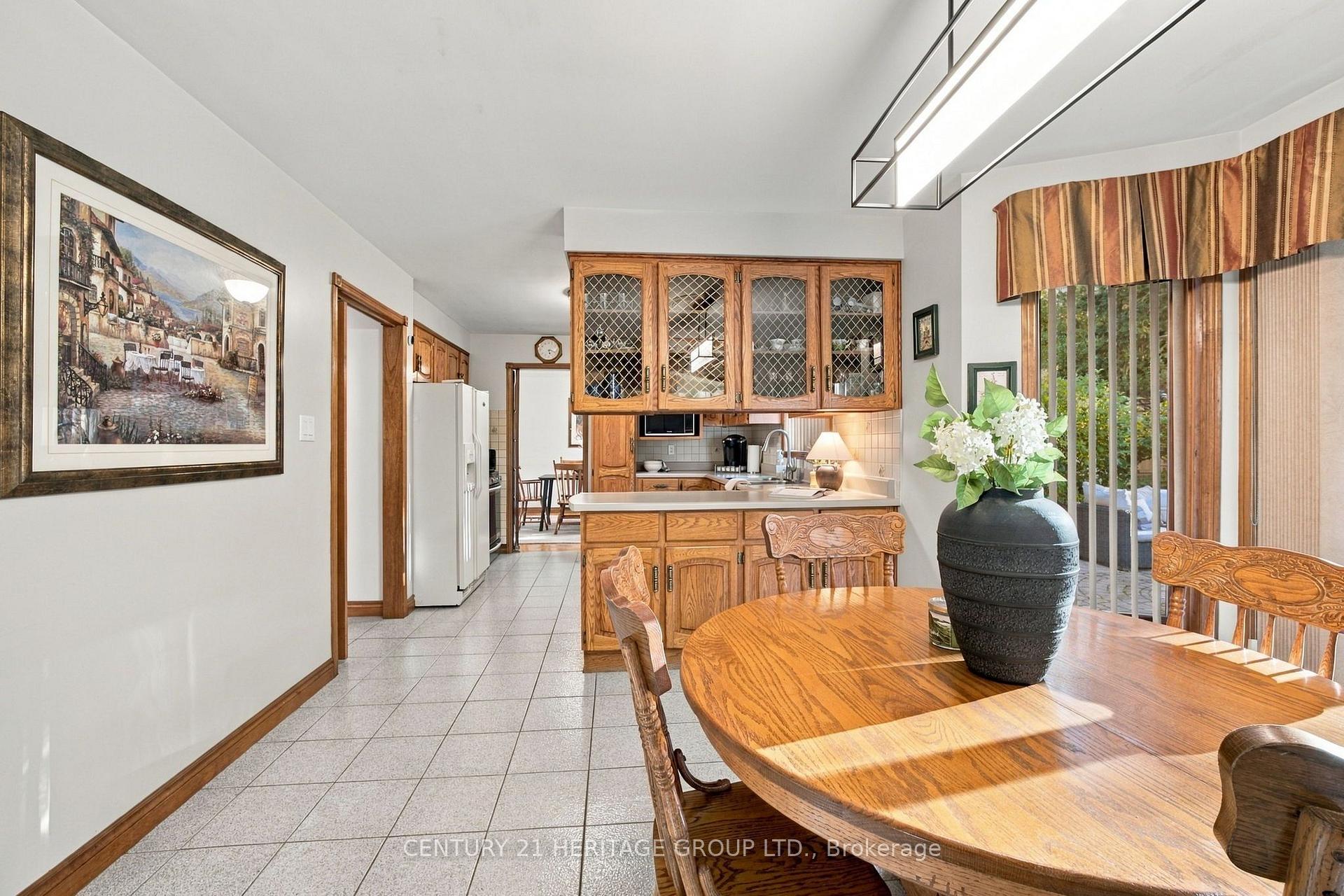 Photo 20 of 144 Lovers Lane, Hamilton, Ancaster — HOMEH
