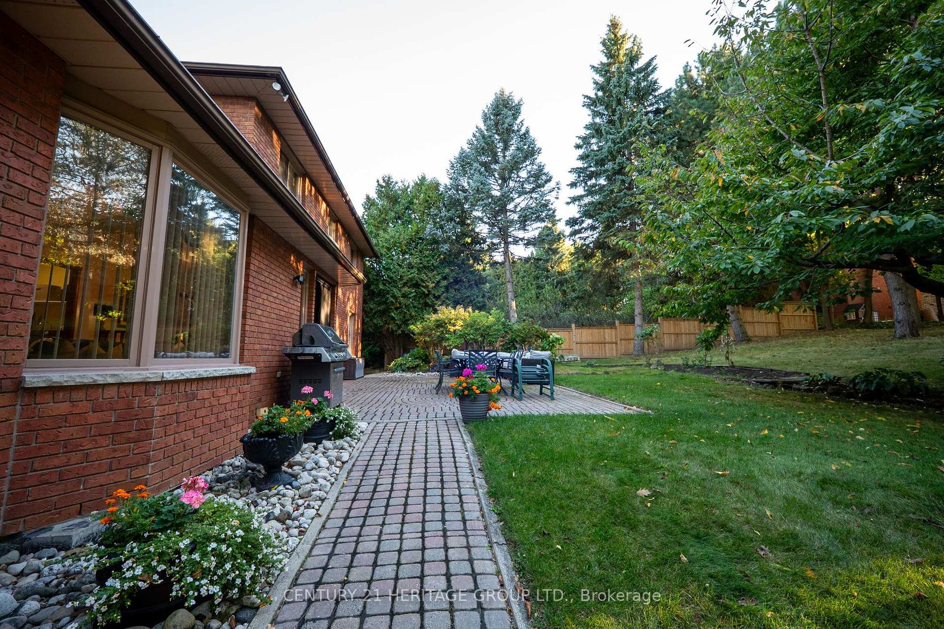 Photo 43 of 144 Lovers Lane, Hamilton, Ancaster — HOMEH