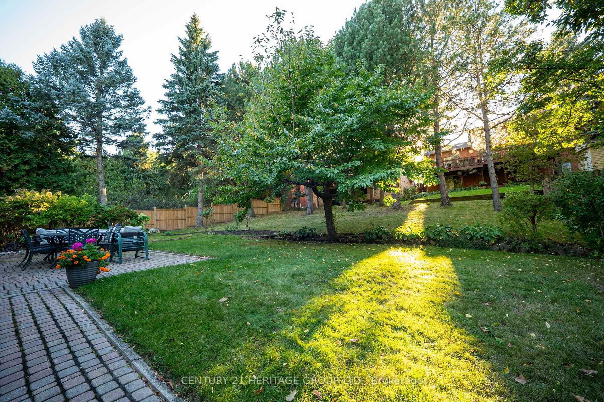 Photo 44 of 144 Lovers Lane, Hamilton, Ancaster — HOMEH