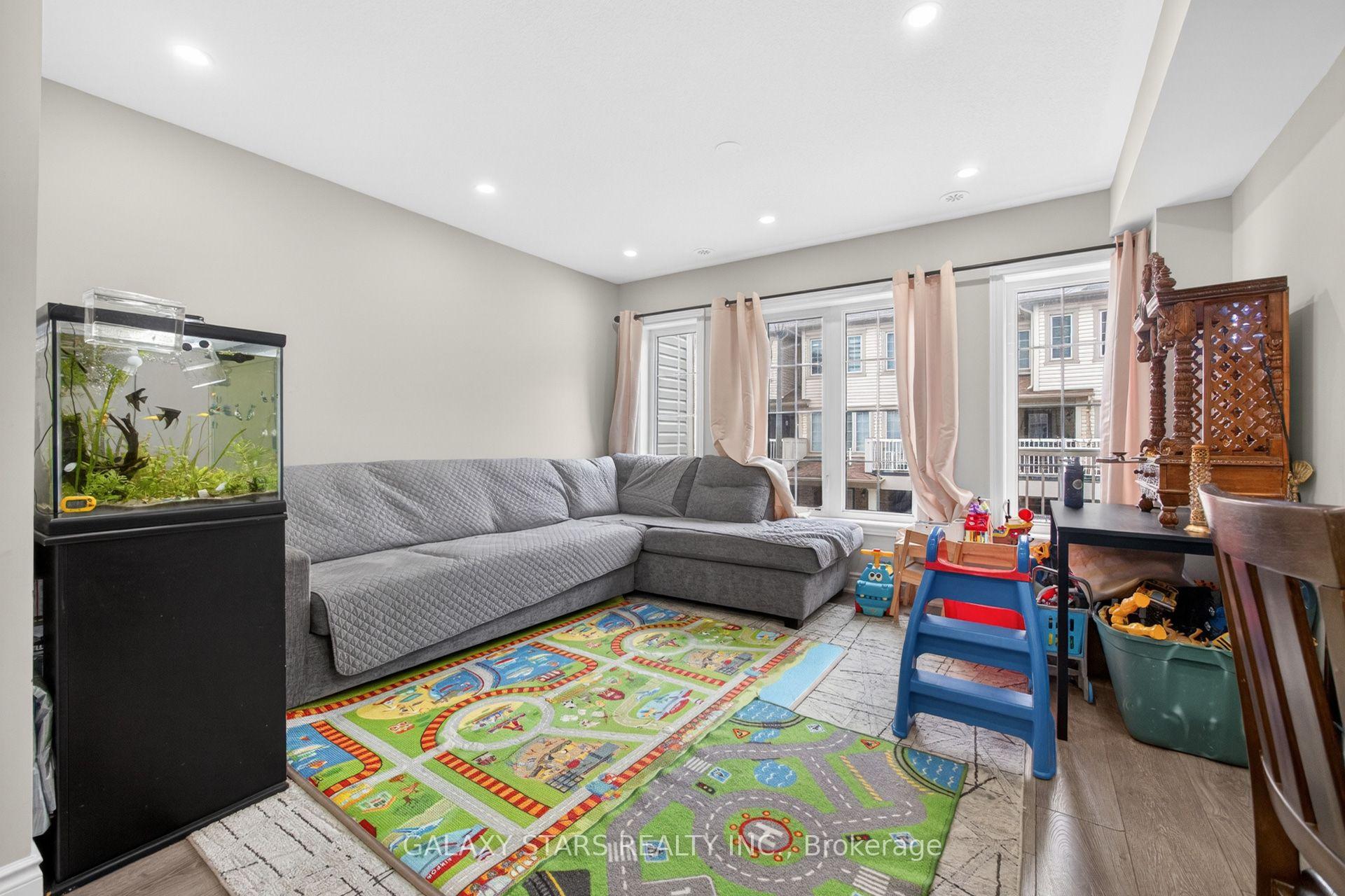 Photo 11 of Unit 30, 420 Linden Drive, Cambridge, Preston Heights — HOMEH