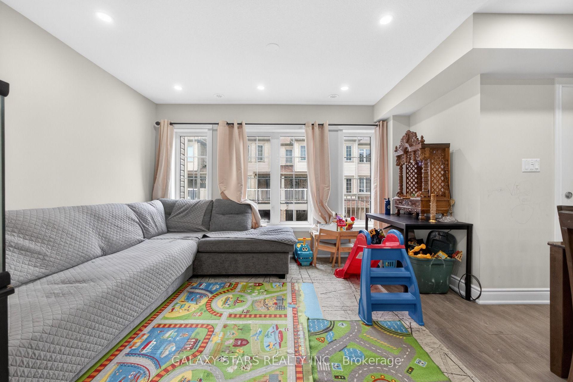 Photo 12 of Unit 30, 420 Linden Drive, Cambridge, Preston Heights — HOMEH