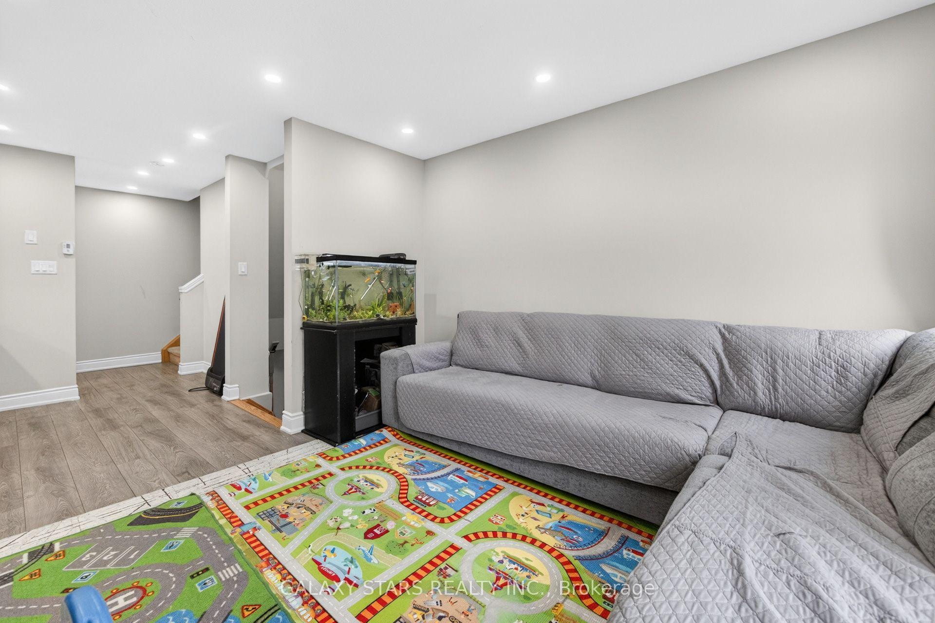 Photo 14 of Unit 30, 420 Linden Drive, Cambridge, Preston Heights — HOMEH