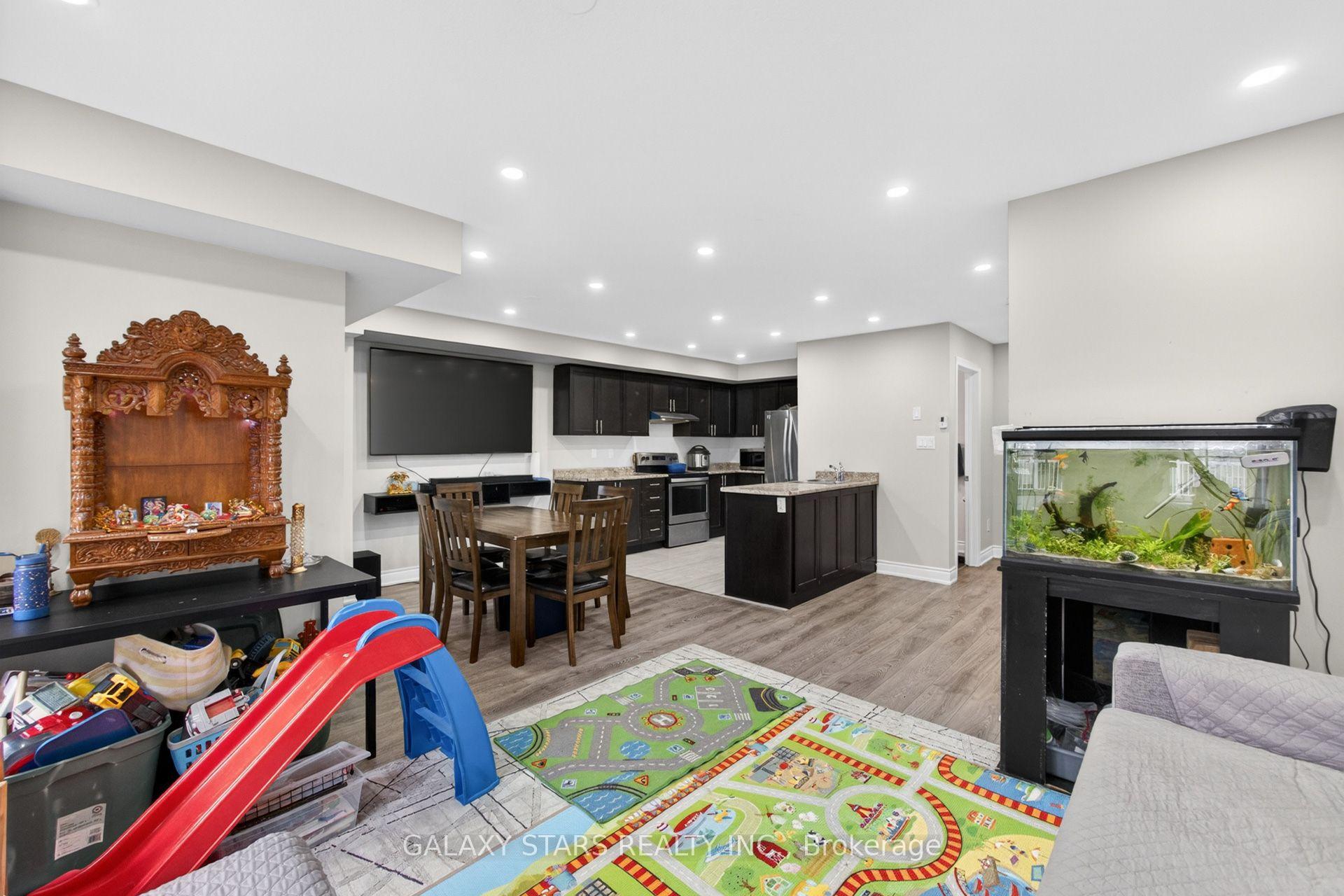 Photo 15 of Unit 30, 420 Linden Drive, Cambridge, Preston Heights — HOMEH