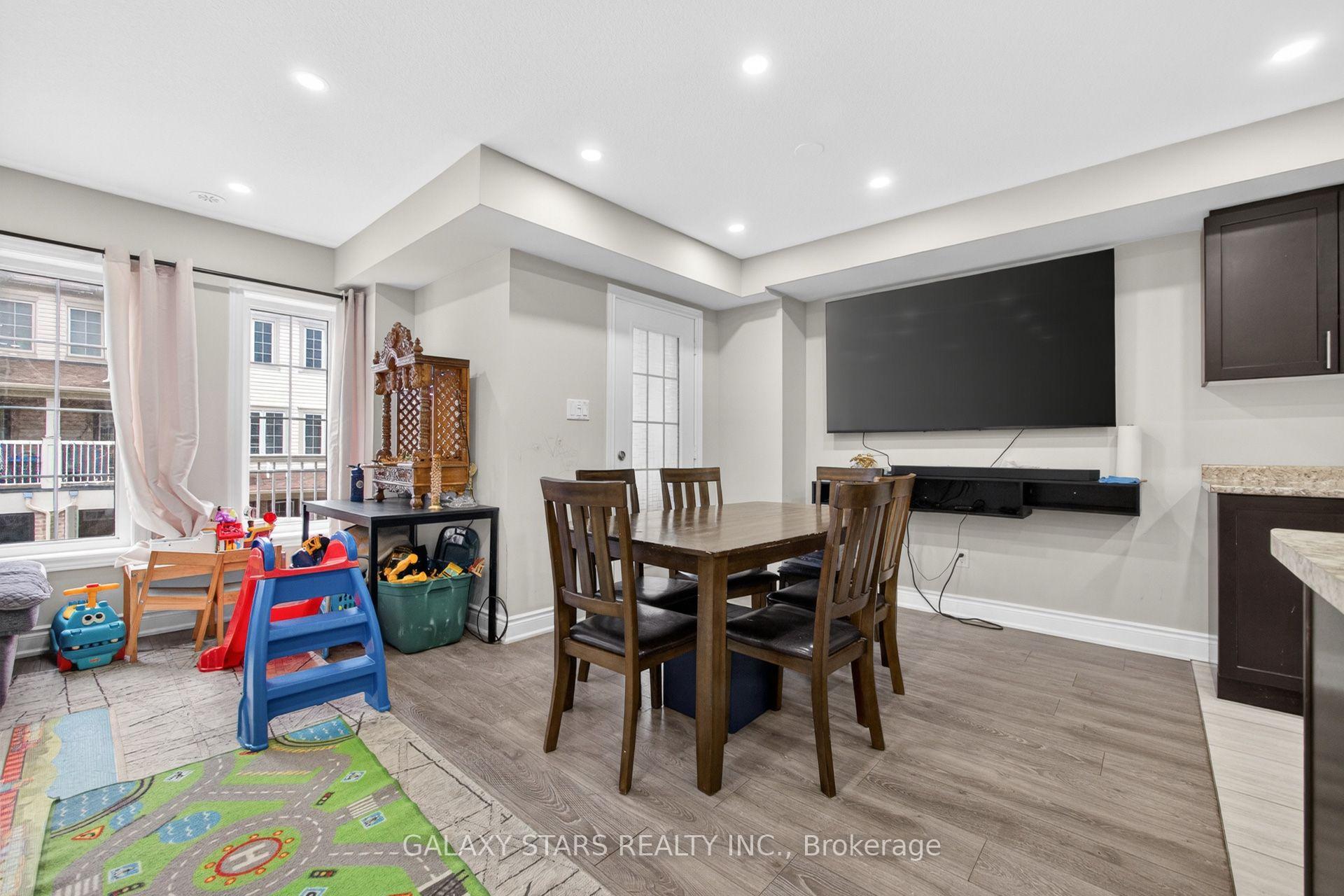 Photo 17 of Unit 30, 420 Linden Drive, Cambridge, Preston Heights — HOMEH