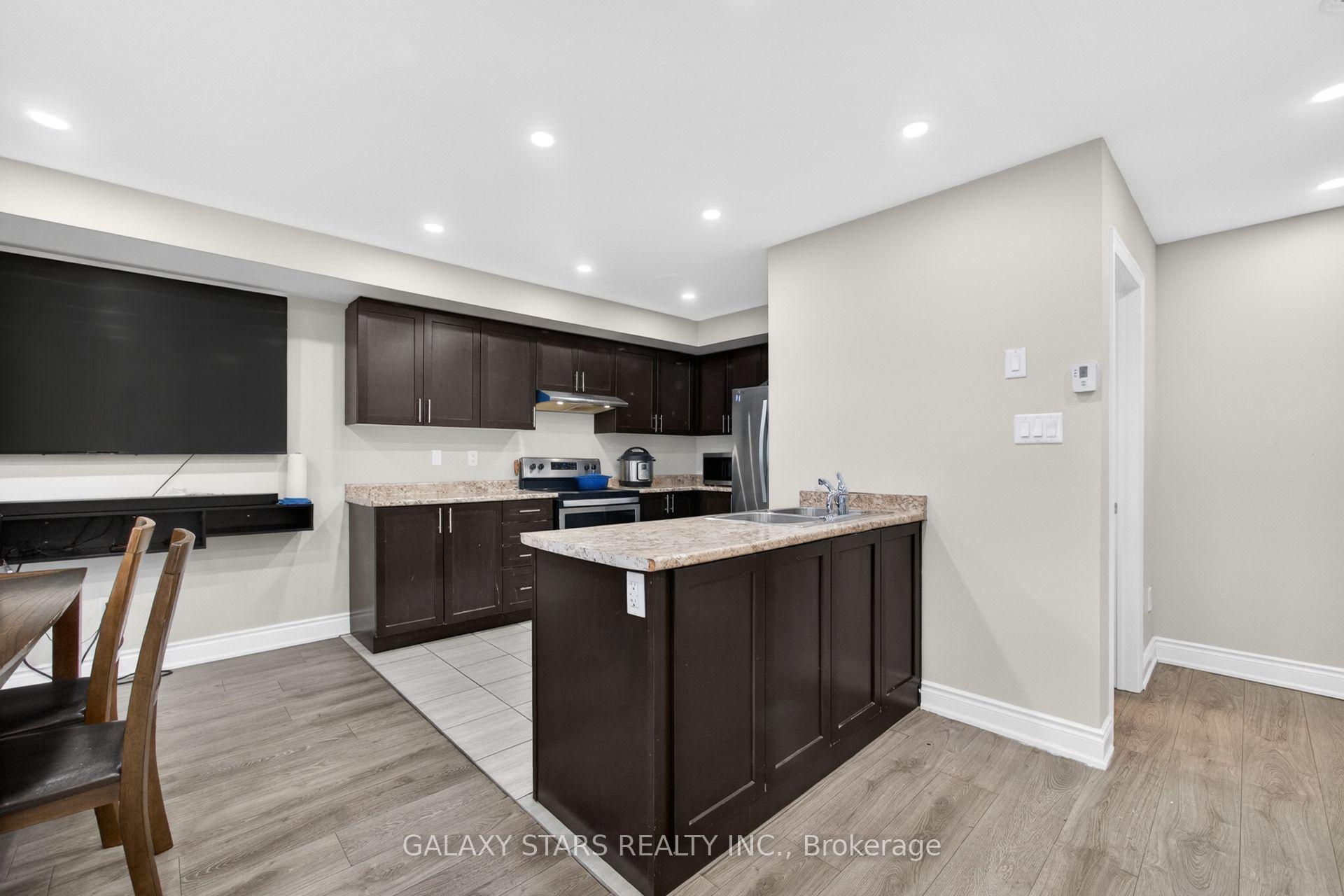 Photo 19 of Unit 30, 420 Linden Drive, Cambridge, Preston Heights — HOMEH