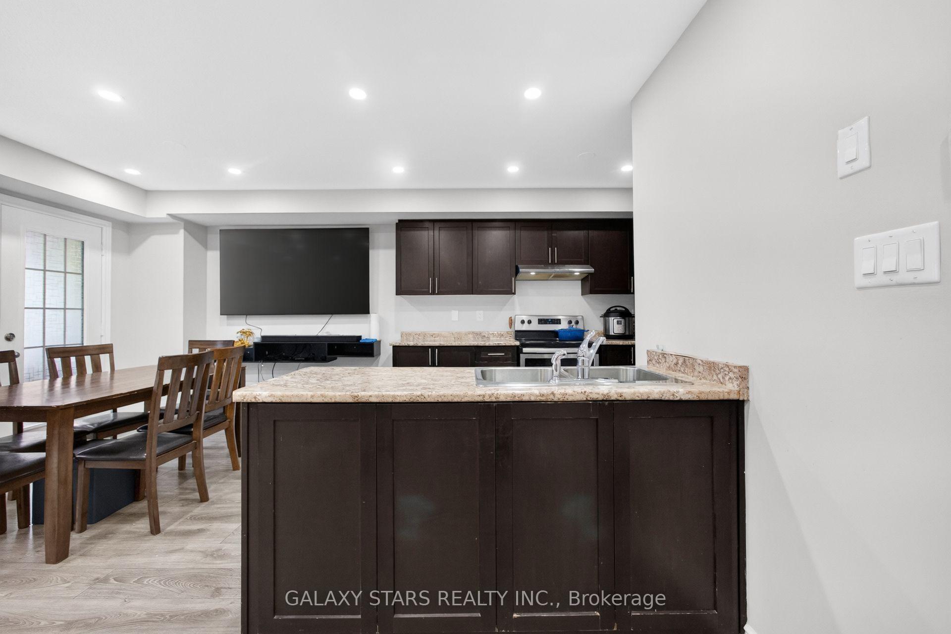 Photo 21 of Unit 30, 420 Linden Drive, Cambridge, Preston Heights — HOMEH