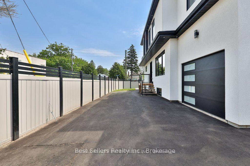 Photo 2 of Unit 2A, 172 Royal York Road, Etobicoke, Mimico — HOMEH