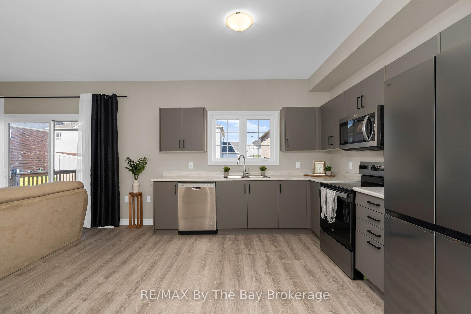 Photo 8 of 214 Cubitt Street, Clearview, Stayner — HOMEH