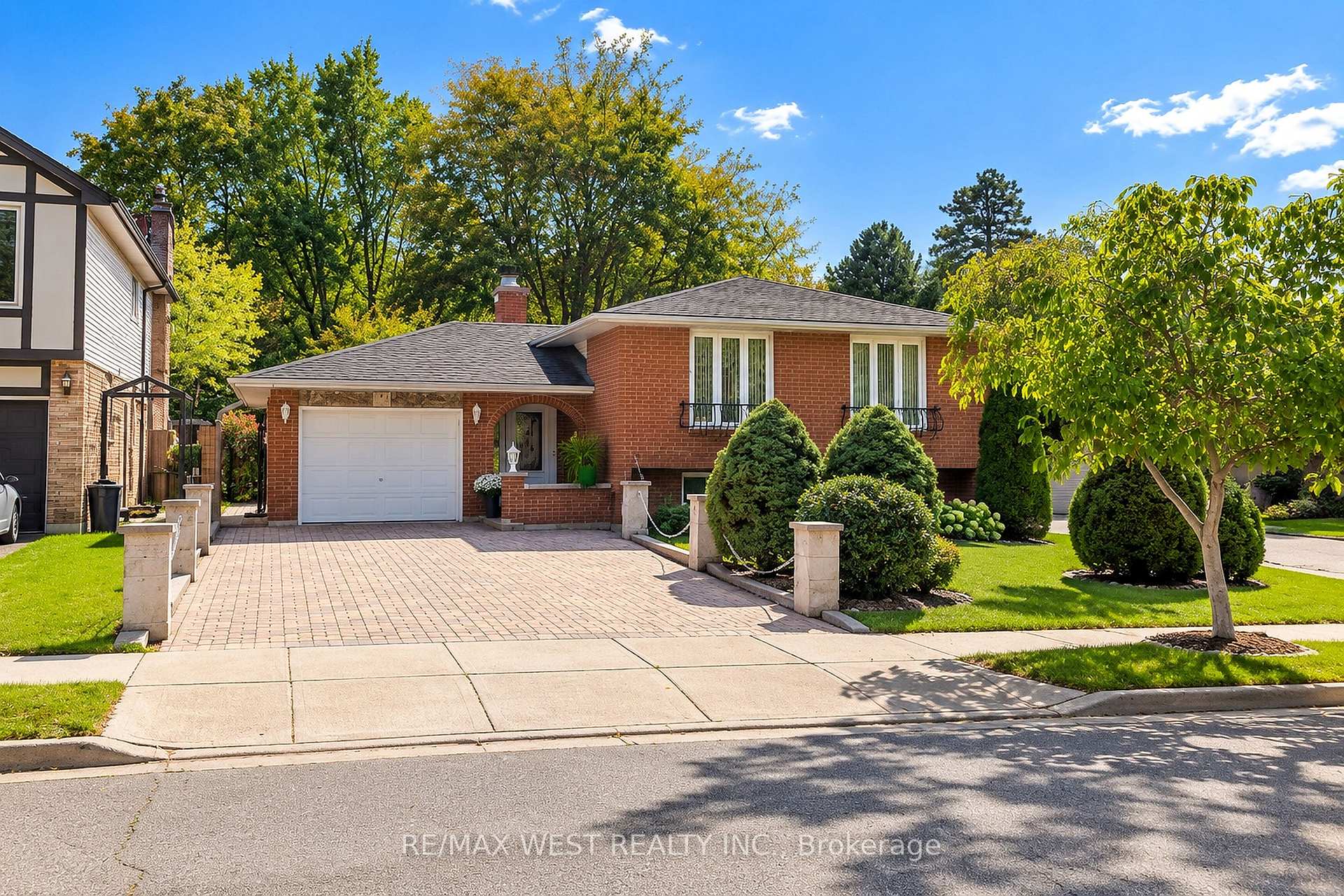 Photo 1 of 34 Glen Castle Drive, Hamilton, Stoney Creek — HOMEH