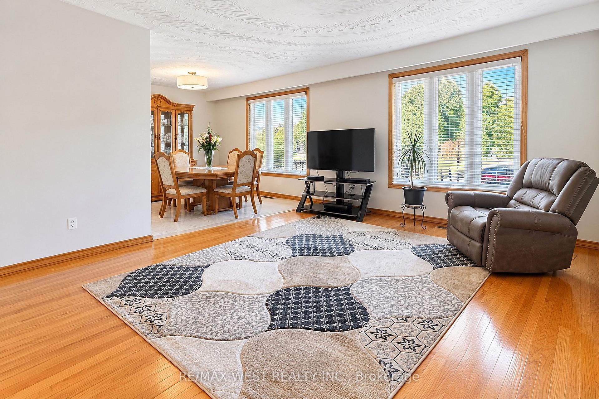 Photo 4 of 34 Glen Castle Drive, Hamilton, Stoney Creek — HOMEH