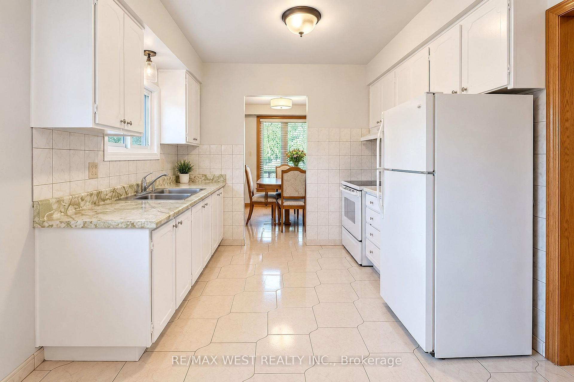 Photo 7 of 34 Glen Castle Drive, Hamilton, Stoney Creek — HOMEH