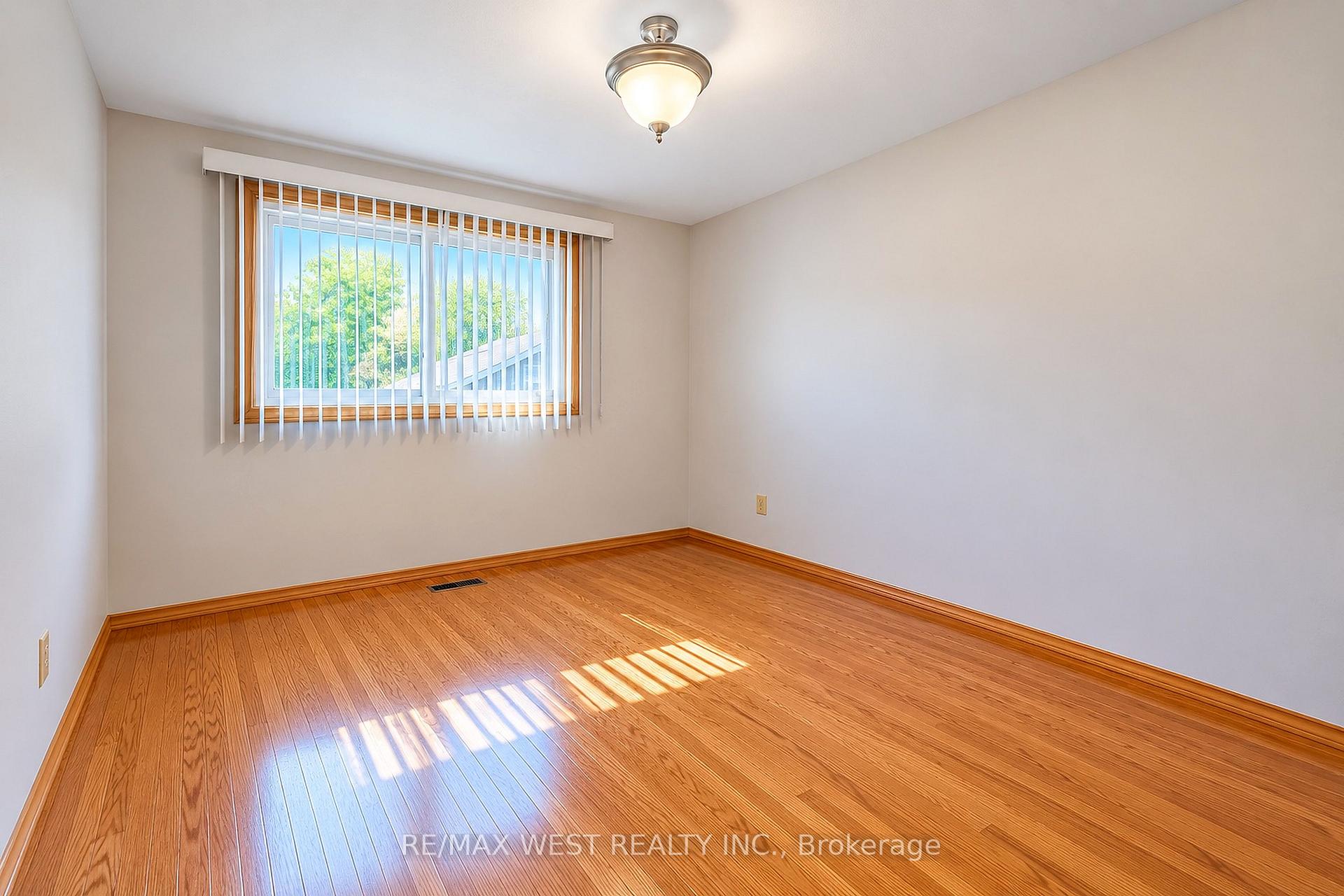 Photo 8 of 34 Glen Castle Drive, Hamilton, Stoney Creek — HOMEH