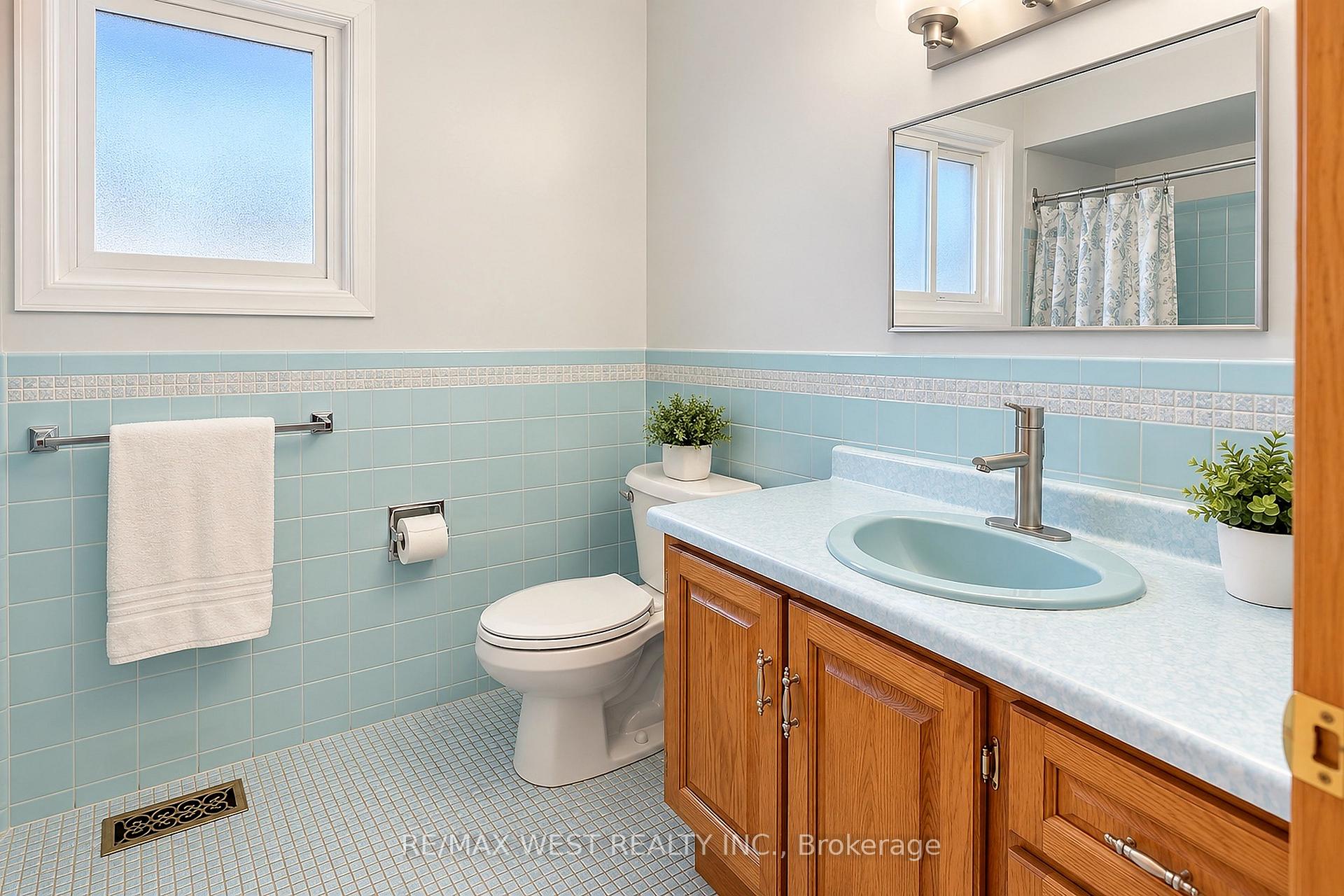 Photo 10 of 34 Glen Castle Drive, Hamilton, Stoney Creek — HOMEH