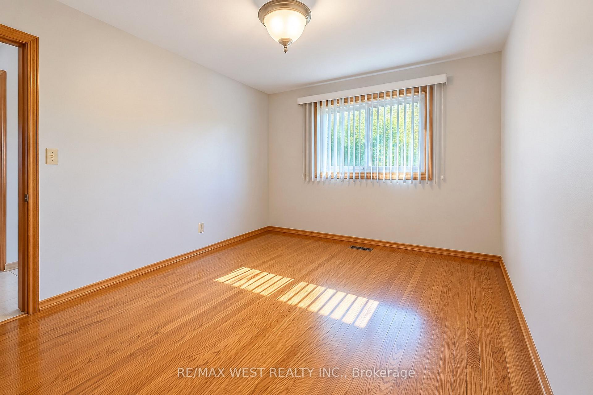 Photo 11 of 34 Glen Castle Drive, Hamilton, Stoney Creek — HOMEH