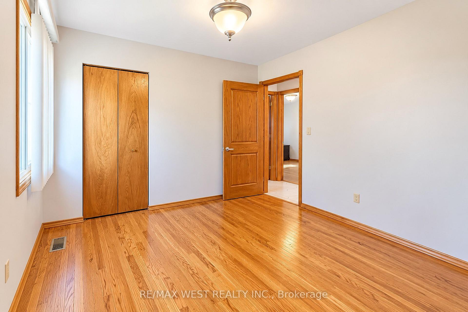 Photo 12 of 34 Glen Castle Drive, Hamilton, Stoney Creek — HOMEH