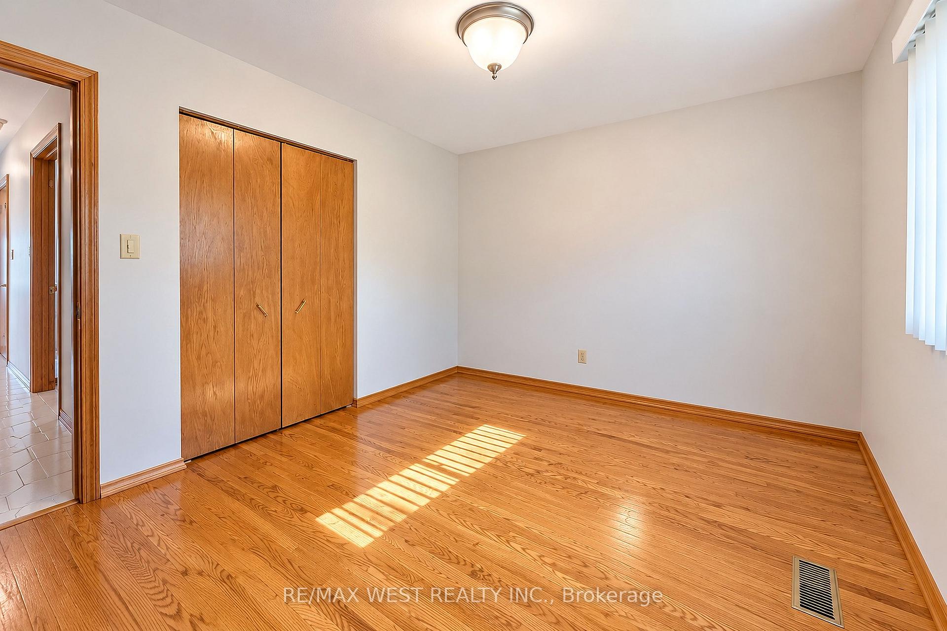 Photo 14 of 34 Glen Castle Drive, Hamilton, Stoney Creek — HOMEH